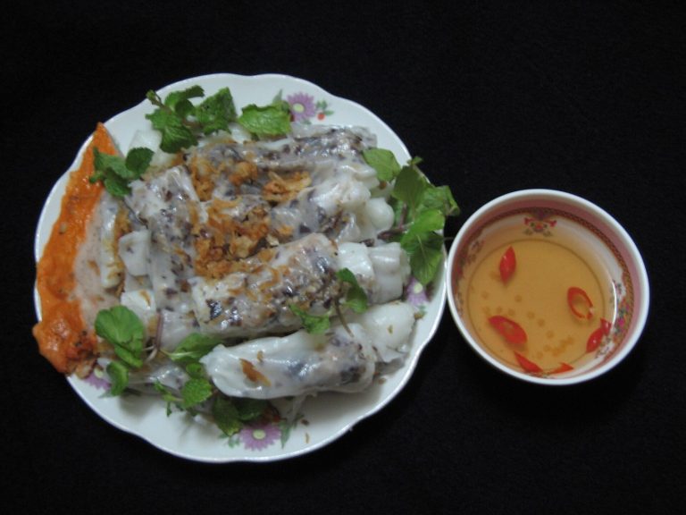Bánh cuốn nhân thịt chụp tại Hà Nội
