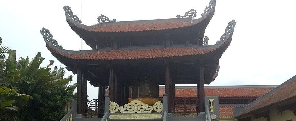 Chi tiết mái ngói và kết cấu gác trong khuôn viên Phủ Tây Hồ năm 2015