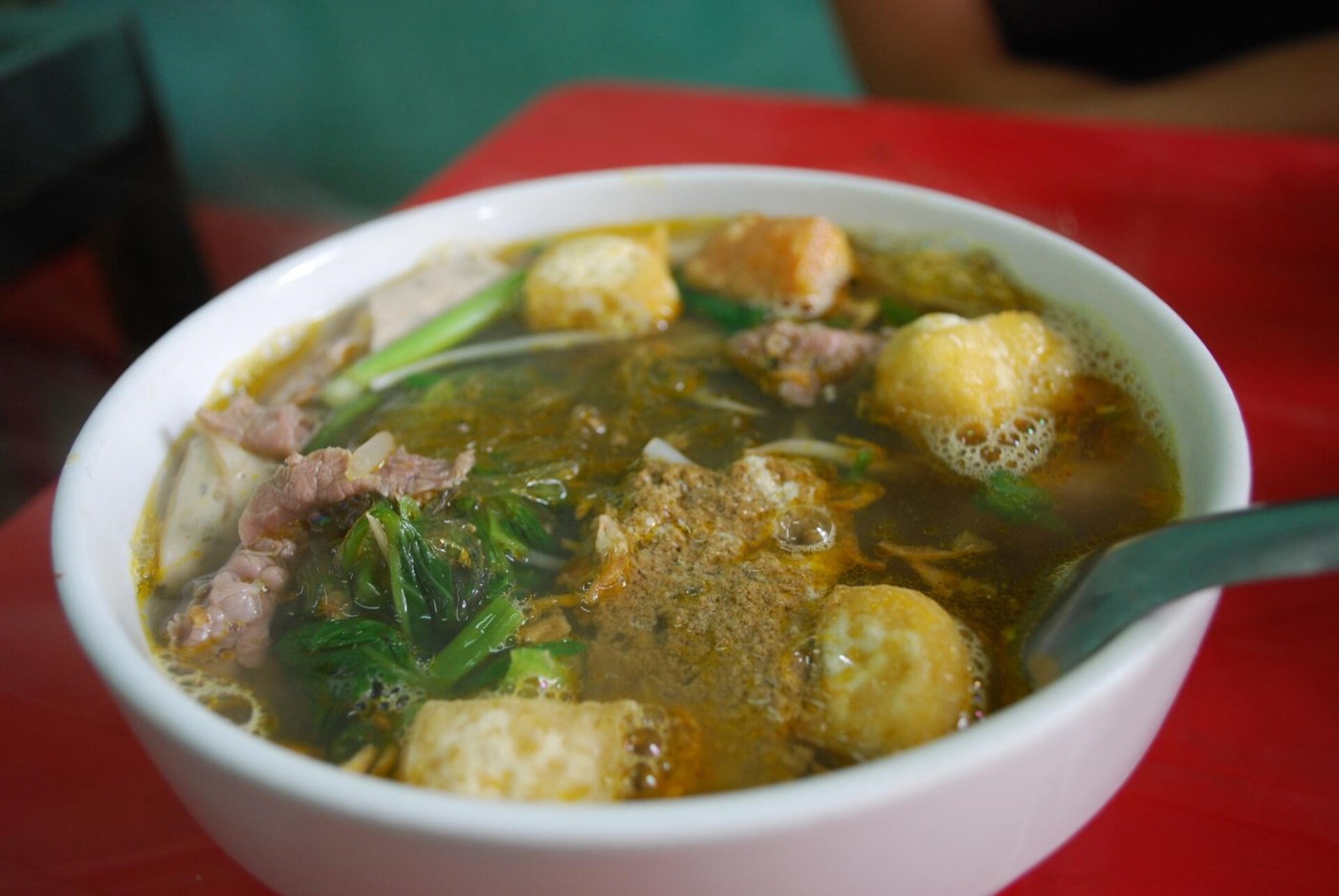 Bát bún riêu cua chụp trên phố Lý Quốc Sư, Hà Nội