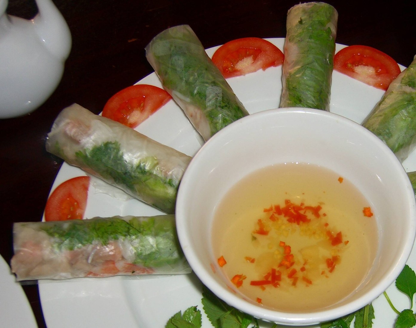 Gỏi cuốn và nước chấm chụp tại Hà Nội năm 2005