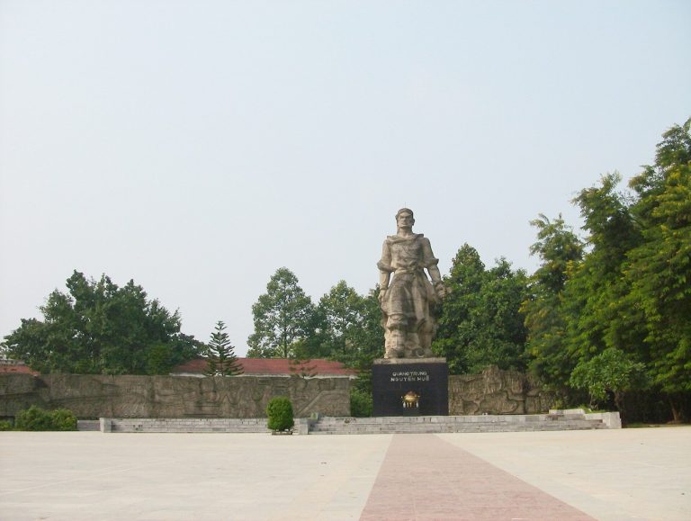 Tượng Hoàng đế Quang Trung tại khu di tích Gò Đống Đa Hà Nội