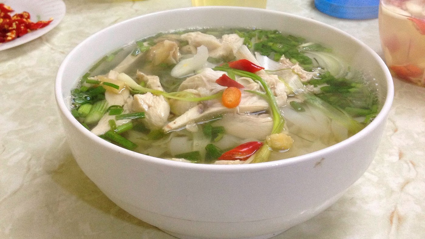 Bát phở gà chụp tại Hà Nội