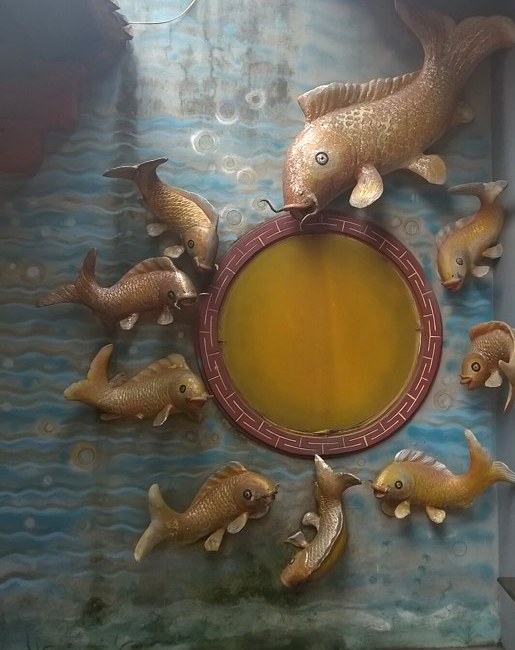 Mảng trang trí hình cá tại Phủ Tây Hồ trong ảnh tư liệu năm 2015