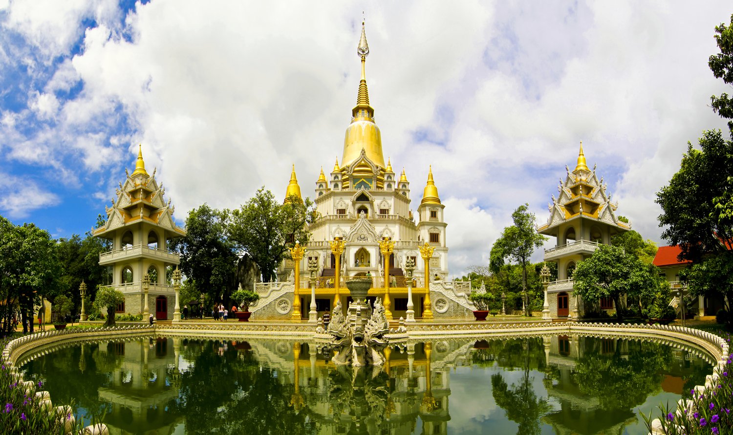Bảo tháp và kiến trúc Chùa Bửu Long tại Thành phố Hồ Chí Minh