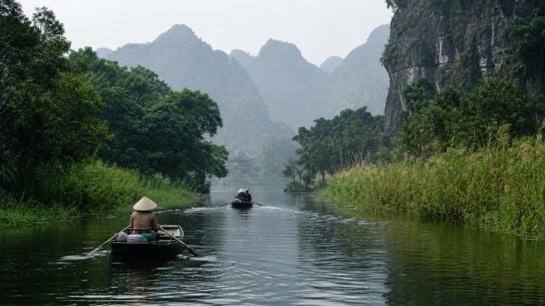 Chùa Hương: đường đi, lịch trình và lưu ý hành hương