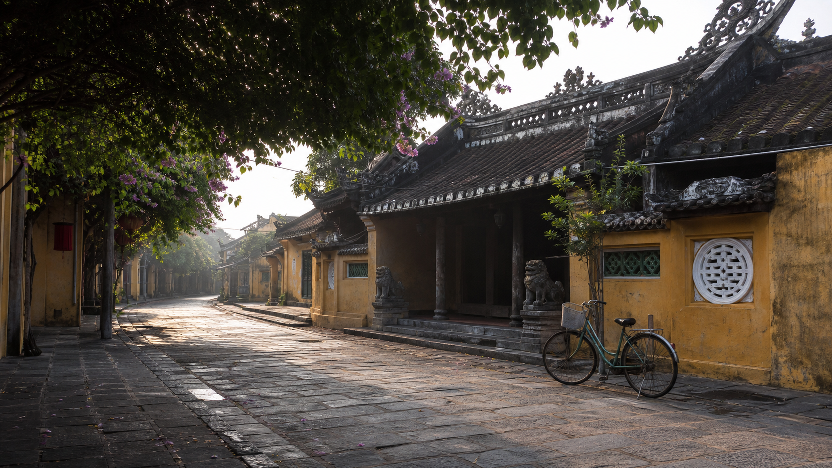 Con phố di sản yên tĩnh gần chùa Ông Hội An