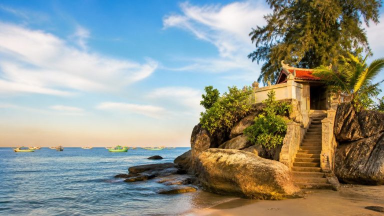 Dinh Cậu Phú Quốc: tín ngưỡng biển và kinh nghiệm tham quan