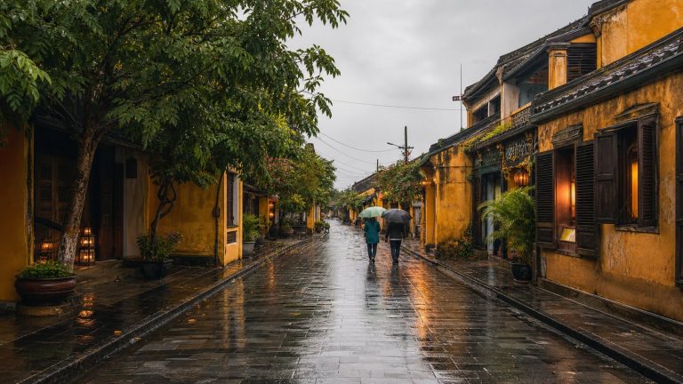 Tháng 10 nên đi đâu ở miền Trung? 12 điểm và lưu ý mùa mưa