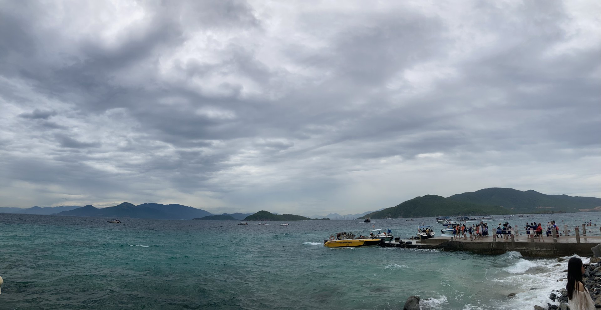 Panoramic view of Hon Mot, Hon Tam and Hon Tre from Hon Mun Beach