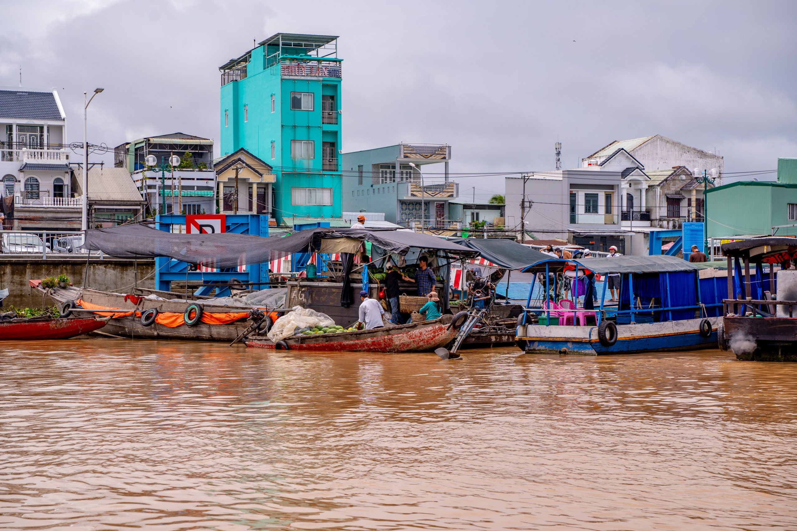 Những chiếc thuyền tại chợ nổi Cần Thơ trên sông Mekong
