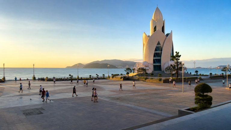 Quảng trường 2/4 Nha Trang: thời điểm đẹp và kinh nghiệm tham quan