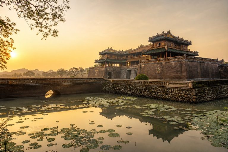 Đại Nội Huế trong nắng sớm